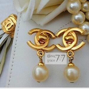 Elegant Vintage Chanel Clip-on Pearl Earrings!